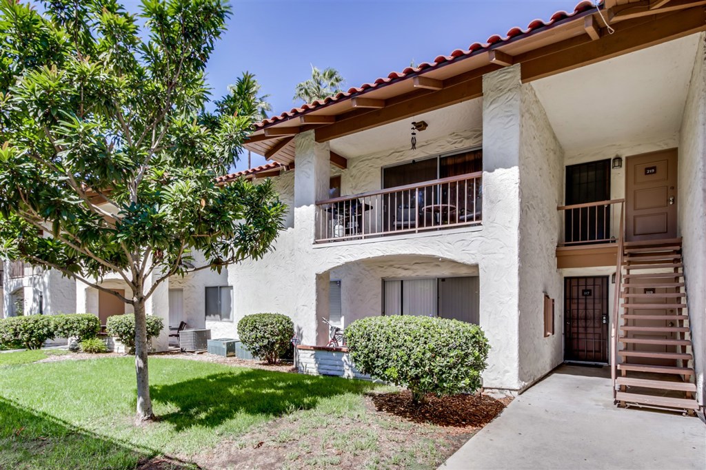 Bright & clean upper 1 bedroom spacious unit with large living room and southern exposure with a view over the tennis courts, ensuring that there is no building in front blocking out the sunshine! Close to schools, dining, shopping and freeway access. Close proximity to the pool, fitness center and clubhouse. Covered parking with storage space comes with this unit as well. Neighborhoods: Mission Valley Architectural Style: Monterey/Hacienda/Adobe View: Monterey/Hacienda/Adobe Complex Features: ,,,,,,,, Equipment: Pool/Spa/Equipment, Range/Oven Other Fees: 0 Sewer: Sewer Connected Topography: LL