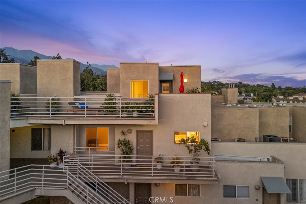 2905 Montrose Avenue 610