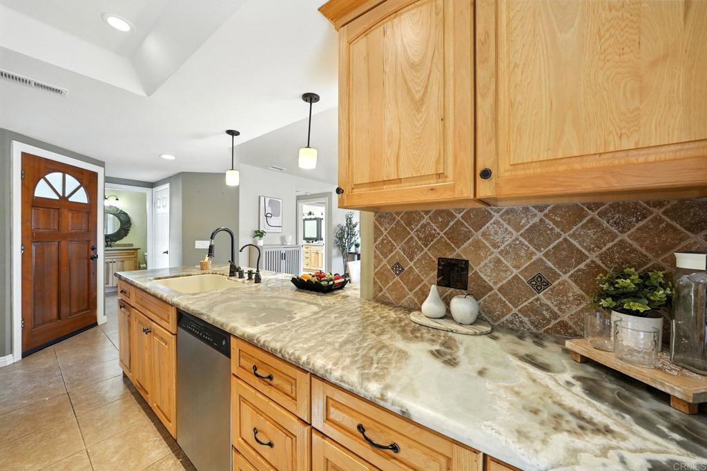 6984 Sandpiper Place