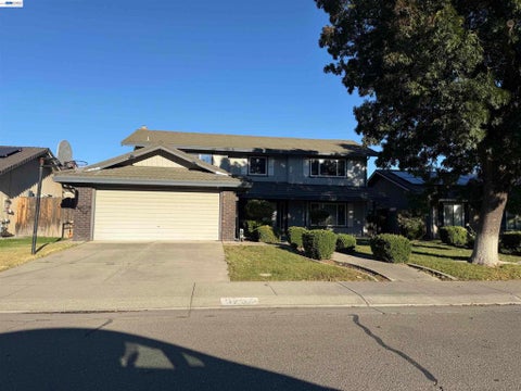 Photo of 9754 Northridge Way Way, Stockton, CA 95209 (MLS # 41152353)