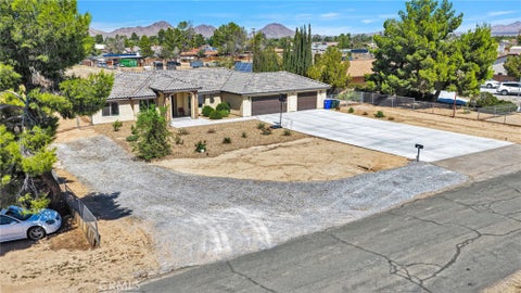 Photo of 13922 Jicarilla Road, Apple Valley, CA 92307 (MLS # HD26206820)
