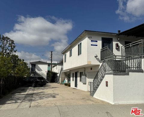 Photo of 613 S Prairie Avenue #4, Inglewood, CA 90301 (MLS # 26833957)