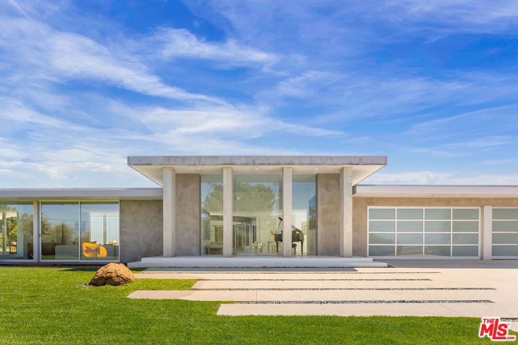 Photo of 14700 Mulholland Drive, Los Angeles, CA 90077 (MLS # 26917995)