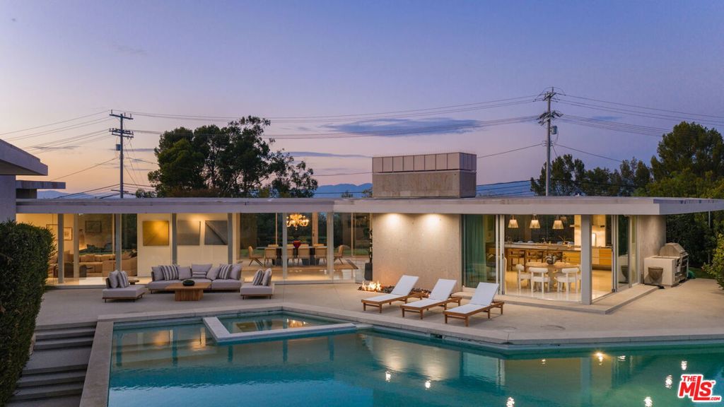Photo of 14700 Mulholland Drive, Los Angeles, CA 90077 (MLS # 26917995)