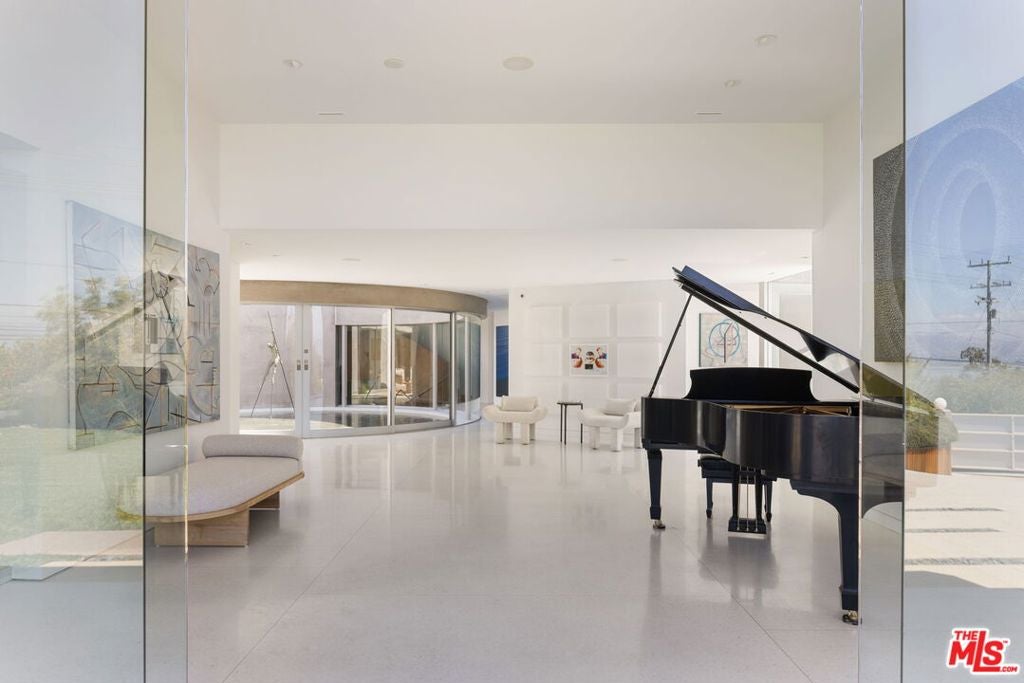 14700 Mulholland Drive