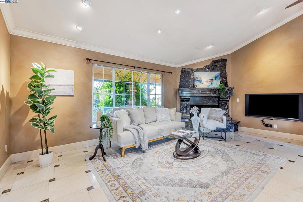 DEL PRADO - Residential