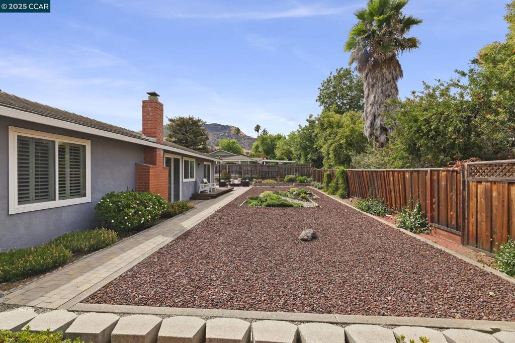 SEVEN OAKS - Residential