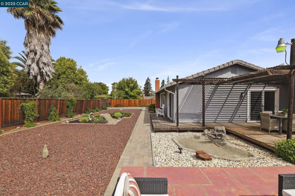 SEVEN OAKS - Residential