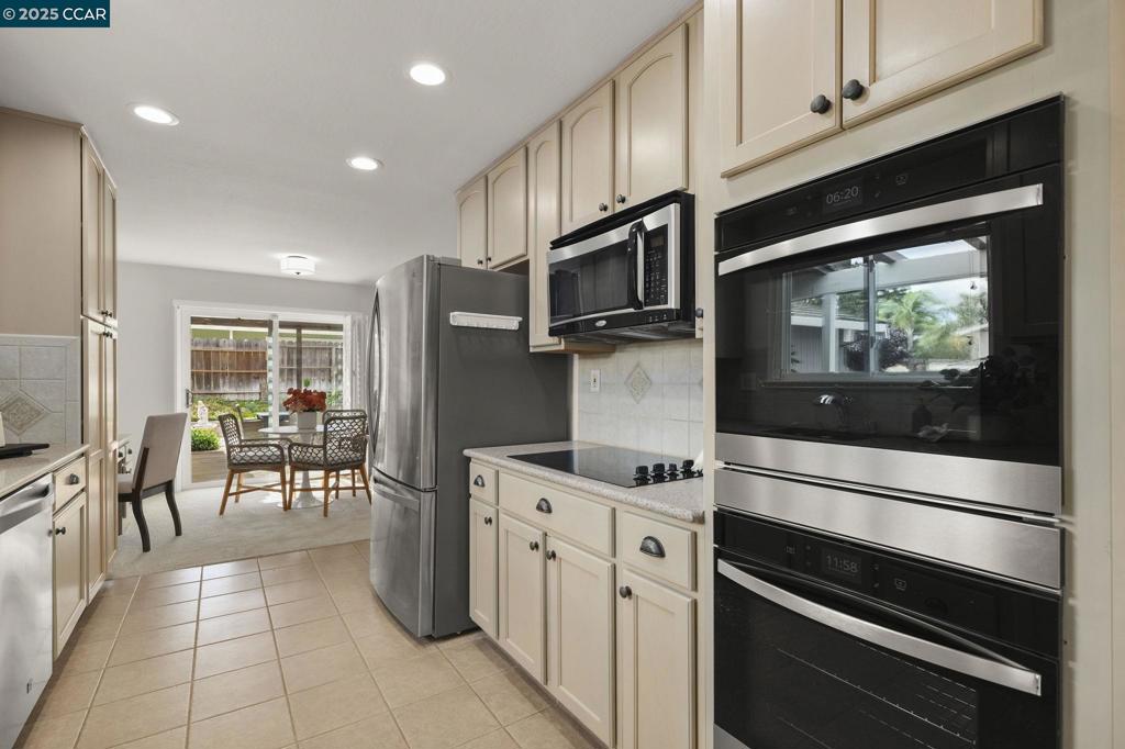 SEVEN OAKS - Residential