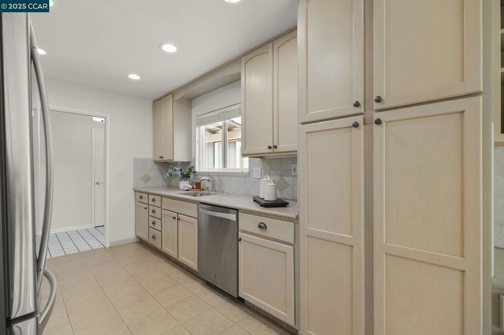 SEVEN OAKS - Residential