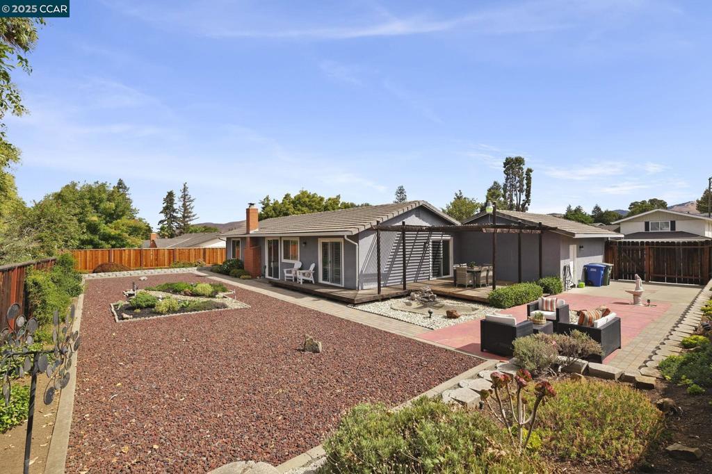 SEVEN OAKS - Residential