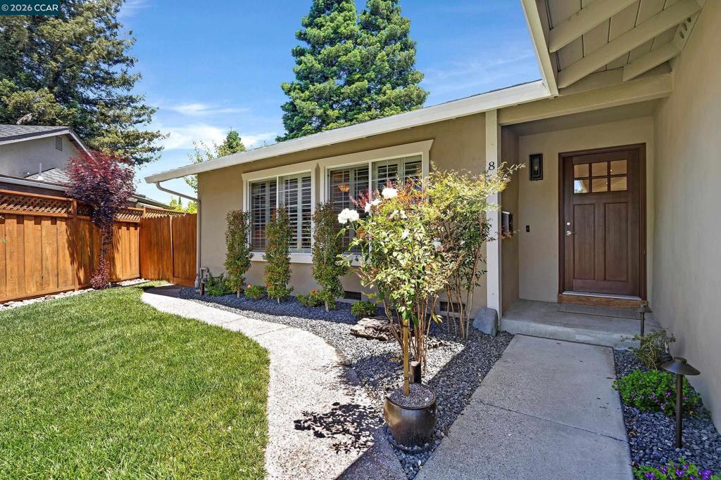 8 Bath Ct