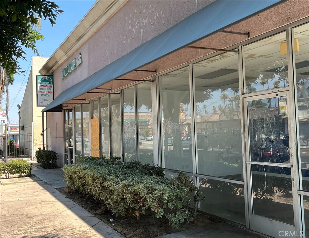 Prime Corner Lot Retail Opportunity in Wilmington-High Visibility Location! Located at the vibrant intersection of Anaheim Street and Fries Avenue in the heart of Wilmington, this high-traffic corner lot presents an incredible opportunity for investors and entrepreneurs alike. Excellent exposure with constant foot and vehicle traffic. Established commercial area with well-known and long-standing businesses, including Little Caesars Pizza and popular coffee shop. Community focused atmosphere rich with neighborhood character making ideal for retail, dining and service concepts.