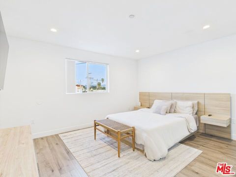 Photo of 14525 Killion St, Van Nuys, CA 91411 (MLS # 26638731)