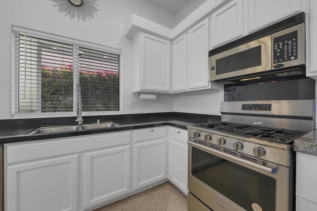 51220 Avenida Carranza