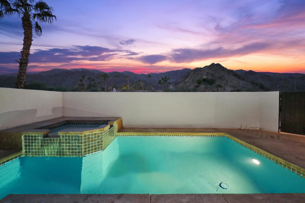 51220 Avenida Carranza