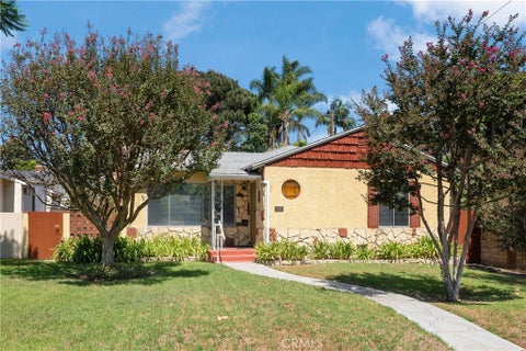 Photo of 1815 W Riverside Drive, Burbank, CA 91506 (MLS # BB26193809)