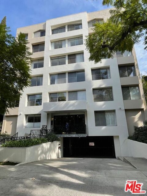 Photo of 412 N Palm Drive #302, Beverly Hills, CA 90210 (MLS # 26777583)