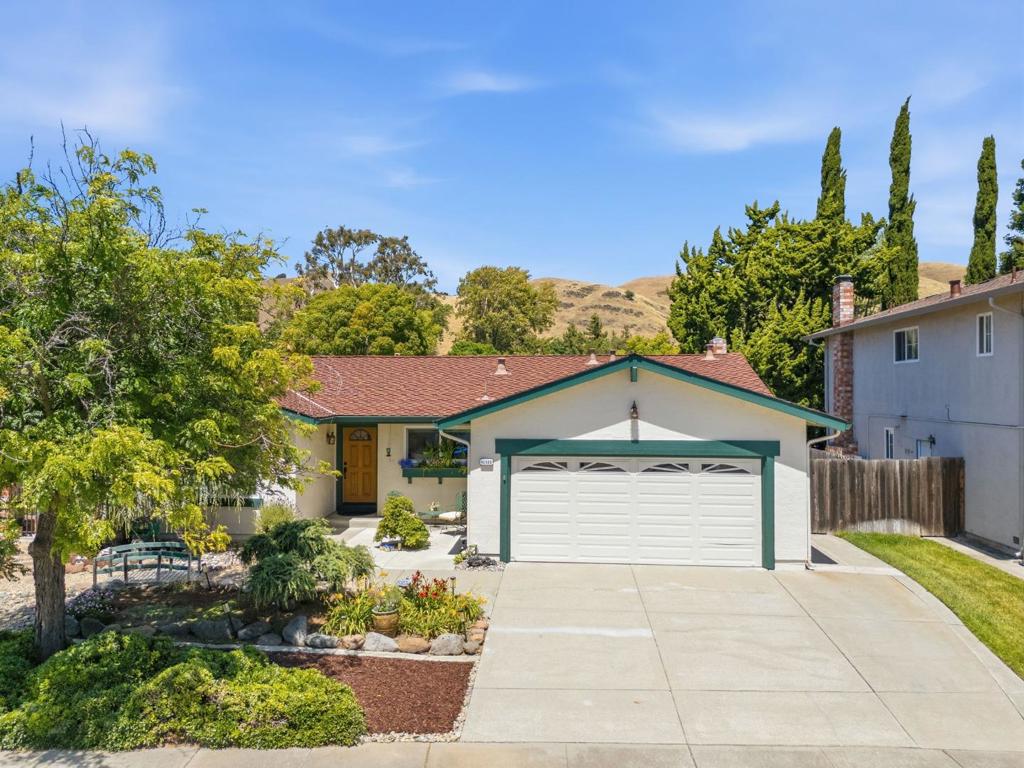 40550 Encanto Way