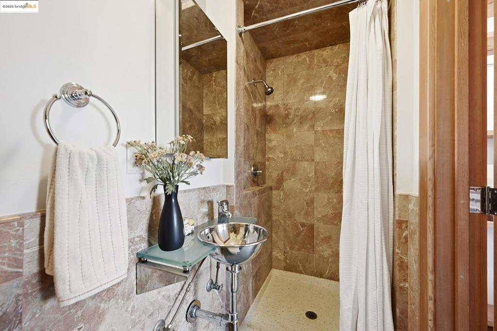 UPPER ROCKRIDGE - Residential