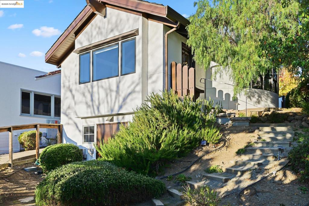 UPPER ROCKRIDGE - Residential