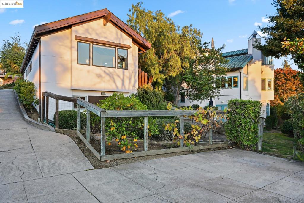 UPPER ROCKRIDGE - Residential