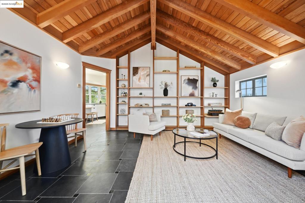 UPPER ROCKRIDGE - Residential