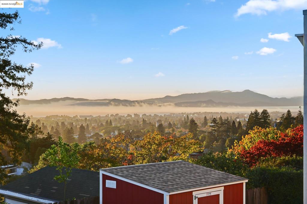 UPPER ROCKRIDGE - Residential