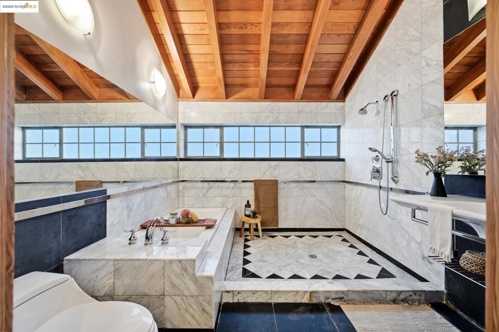 UPPER ROCKRIDGE - Residential