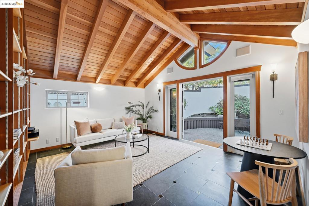 UPPER ROCKRIDGE - Residential