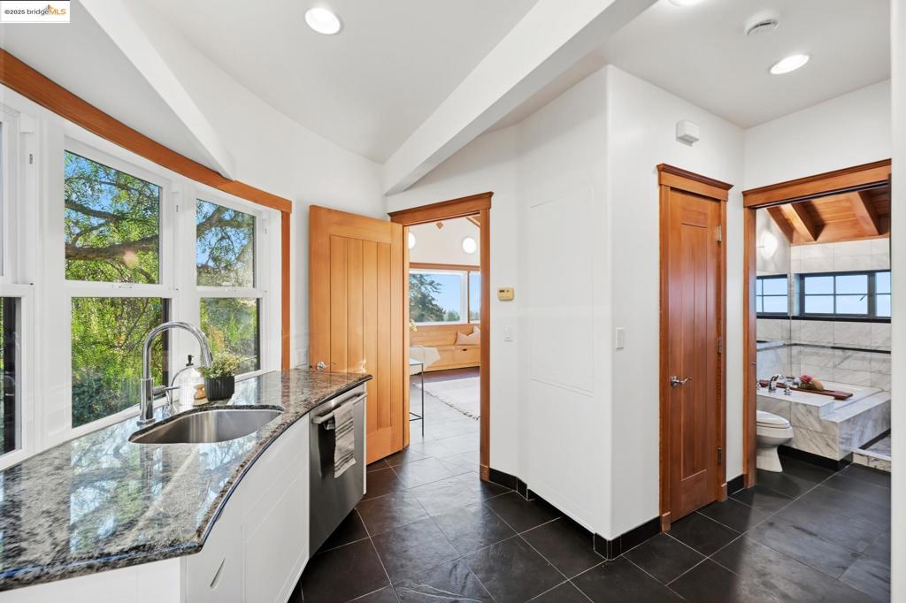 UPPER ROCKRIDGE - Residential