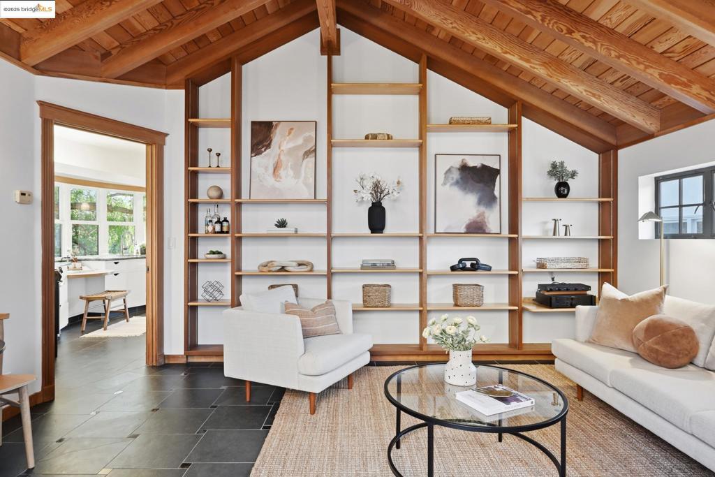 UPPER ROCKRIDGE - Residential