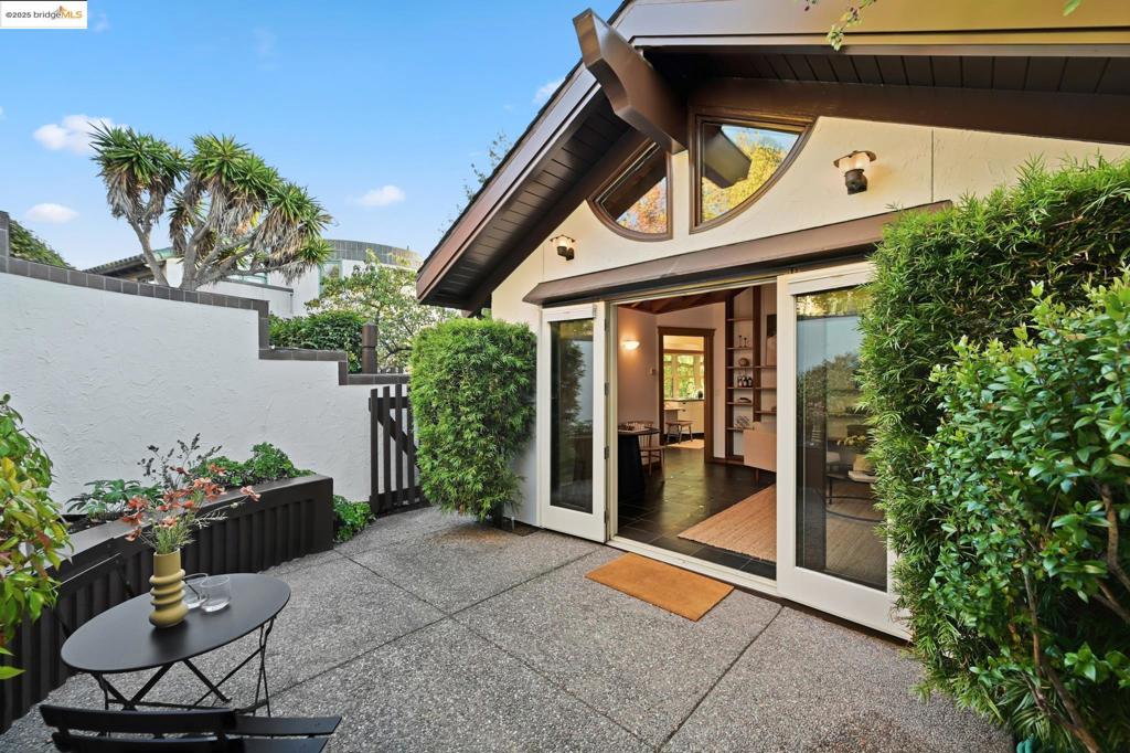 UPPER ROCKRIDGE - Residential