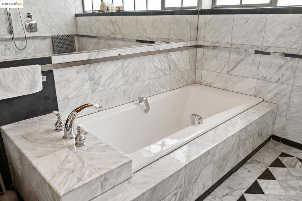 UPPER ROCKRIDGE - Residential