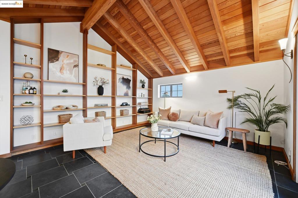 UPPER ROCKRIDGE - Residential