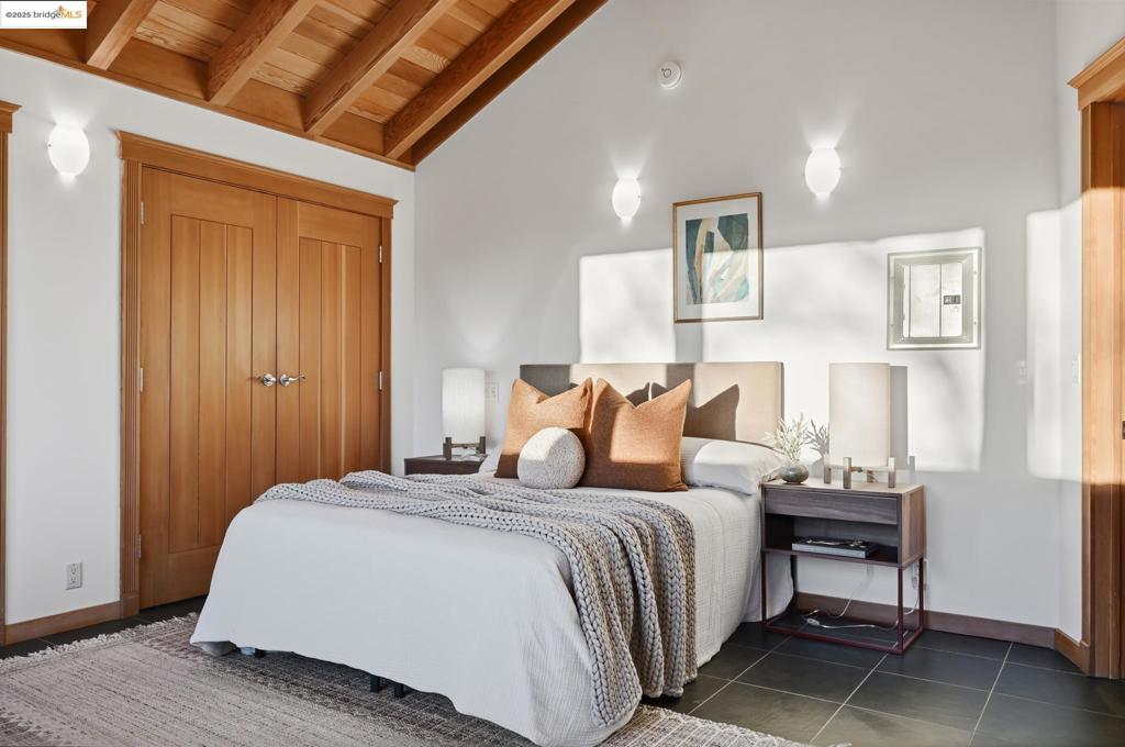 UPPER ROCKRIDGE - Residential