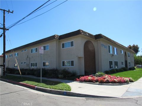 Photo of 17100 Downey Avenue, Bellflower, CA 90706 (MLS # OC25276059)