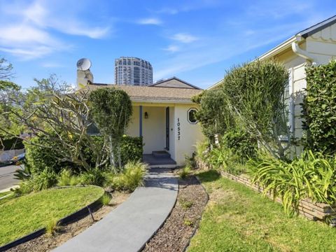 Photo of 10537 Rochester Avenue, Los Angeles, CA 90024 (MLS # ML82038928)