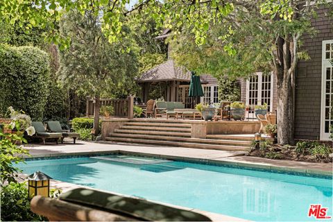 Photo of 226 Palisades Avenue, Santa Monica, CA 90402 (MLS # 26718821)