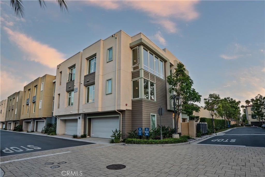 2765 Doheny WAY