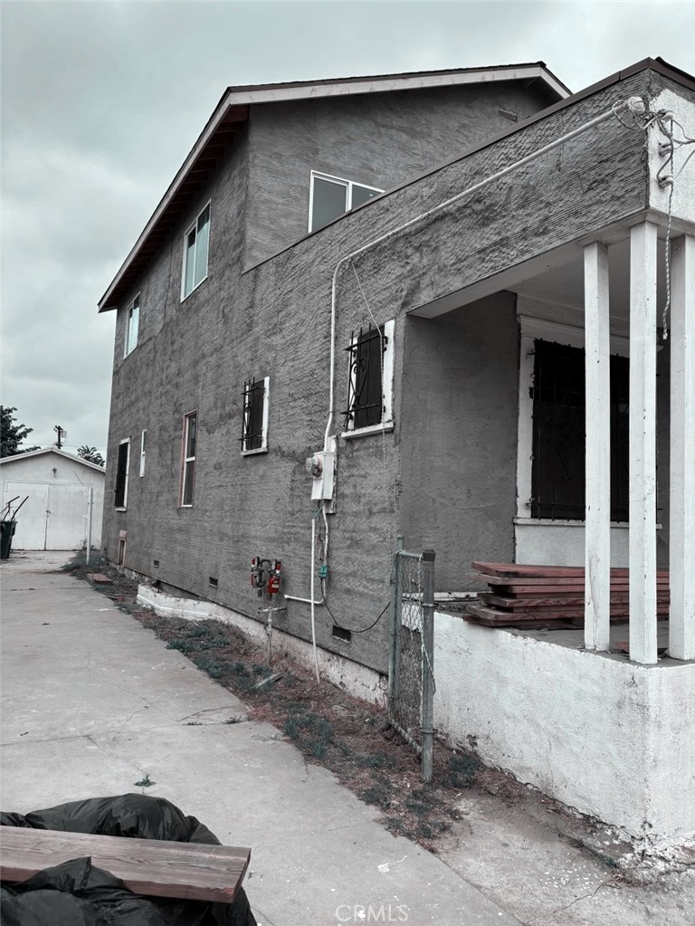 1825 E 109th Place