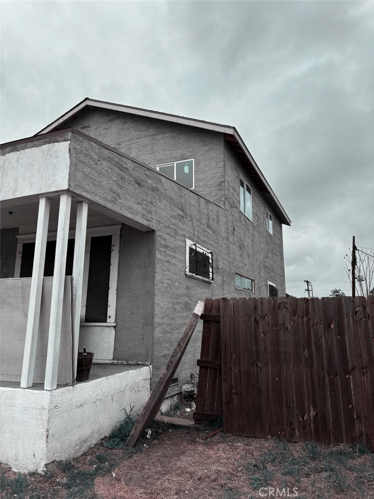 1825 E 109th Place