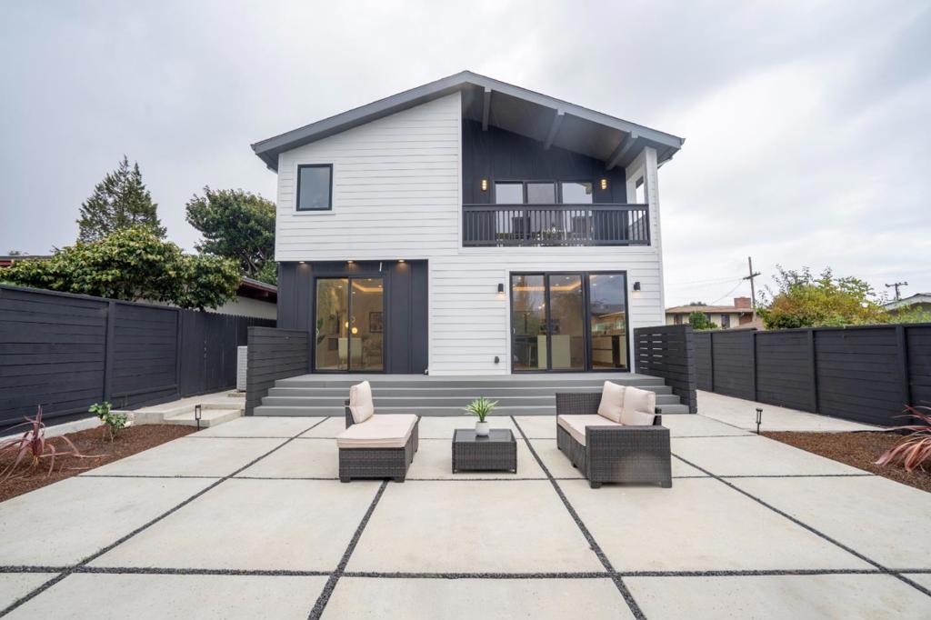 1516 Elm Avenue