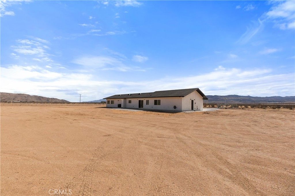 Photo of 11725 Lagartijo Drive, Apple Valley, CA 92308 (MLS # OC25245881)