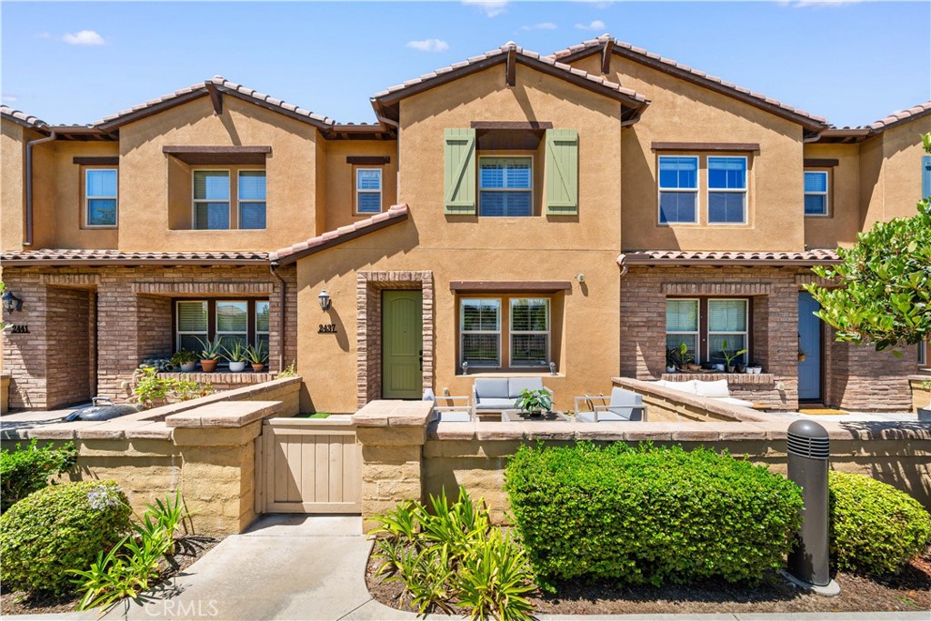 2437 Sanabria Ln