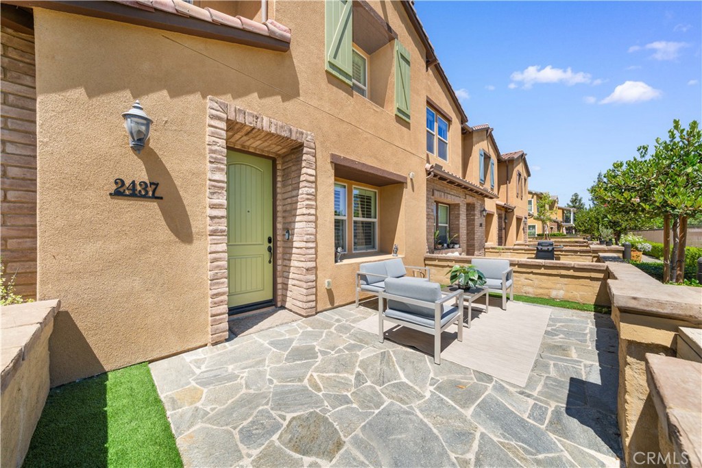 2437 Sanabria Ln