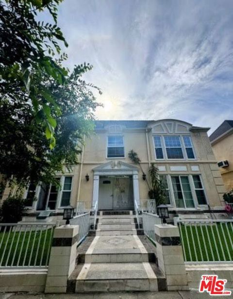 Photo of 137 S Crescent Drive #5, Beverly Hills, CA 90212 (MLS # 25541427) Photo of 137 S Crescent Drive #5, Beverly Hills, CA 90212 (MLS # 25541427)