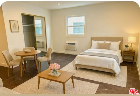 Photo of 137 S Crescent Drive #5, Beverly Hills, CA 90212 (MLS # 25541427)