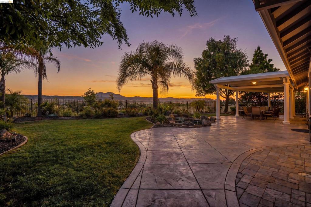 179 E Country Club Dr