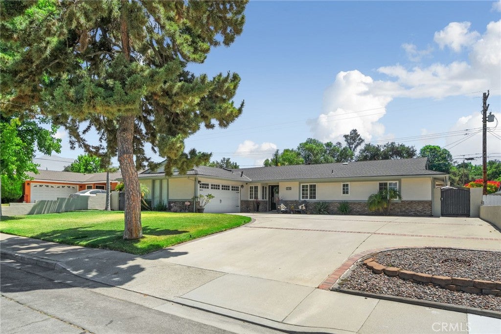 518 Converse AVE
